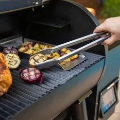 Broil King Crown Pellet 400 Wi-Fi & Bluetooth Controlled 26-Inch Pellet Grill -Kitchen BBQ Sale Broil King Baron Pellet Wi Fi and Bluetooth Controlled Pellet Grill Porcelain Coated Cast Iron Cooking Grids