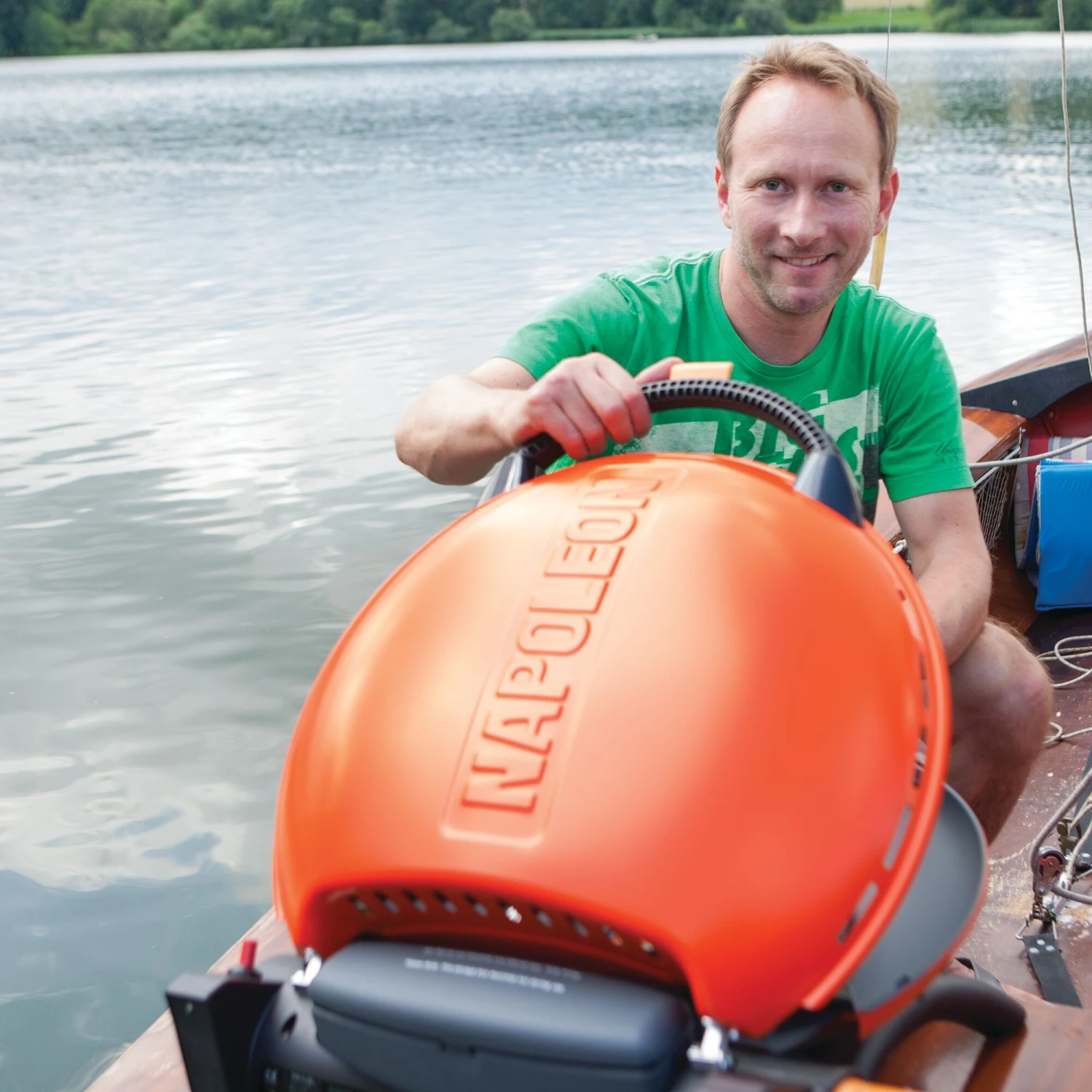 Napoleon TravelQ 2225 Portable Propane Gas Grill - Orange 10 Napoleon TravelQ 2225 Portable Propane Gas Grill - Orange - Image 8