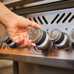 Napoleon Rogue SE 425 RSIB Propane Gas Grill With Infrared Rear & Side Burner - Stainless Steel -Kitchen BBQ Sale Napoleon Rogue SE 425 RSIB Propane Gas Grill with Infrared Rear and Side Burner Stainless Steel Knobs Lifestyle