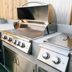 Summerset Grills Sizzler Pro 32-Inch 4-Burner Built-In Natural Gas Grill With Rear Infrared Burner 19 Summerset Grills Sizzler Pro 32-Inch 4-Burner Built-In Natural Gas Grill With Rear Infrared Burner -Kitchen BBQ Sale Summerset Grills Sizzler Pro Gas Grill with Rear Infrared Burner Lifestyle Side Burner